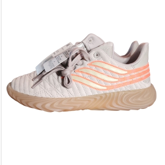 NEW Adidas Sobakov J Mens Sneaker Beige Orange Stripes Gum Sole SIze 5.5 EE6530 - Picture 1 of 11